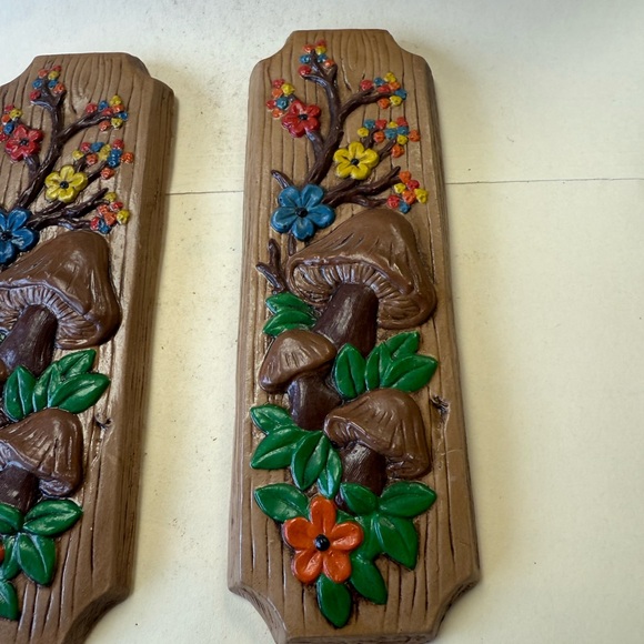 Vintage Pair Hand Painted Chalkware Mushroom Toadstool Decorative Wall Hangings - Picture 4 of 9
